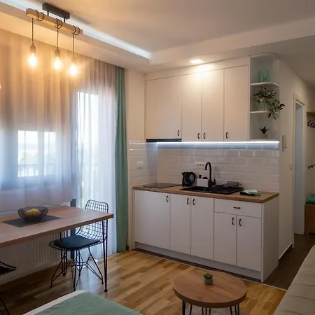 Lux Petrovic * Ягодина