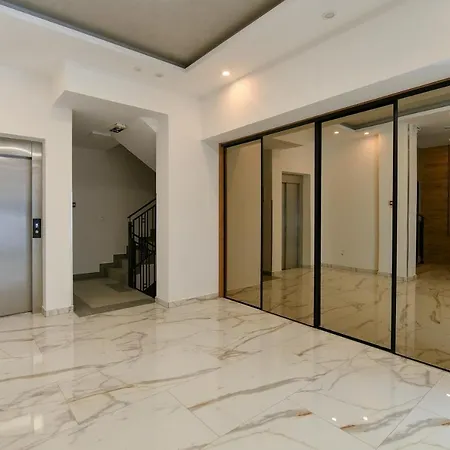 Lux Petrovic Ягодина